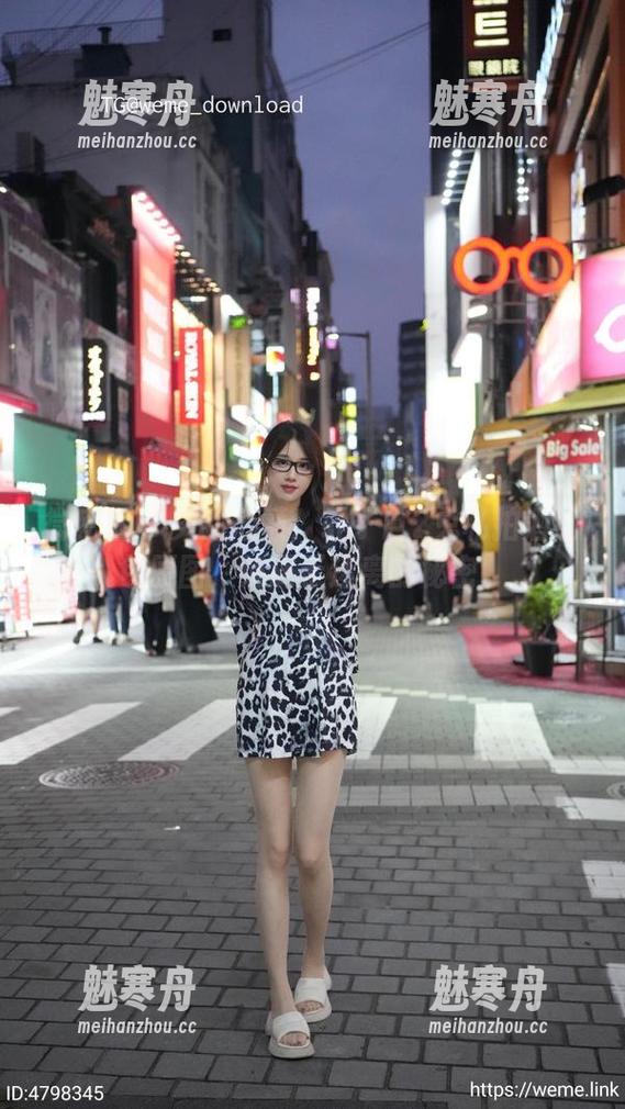 轩子巨2兔 微密圈 - 美到心颤!轩子巨2兔私拍酒红色原图,纯属于迷离的秘密。