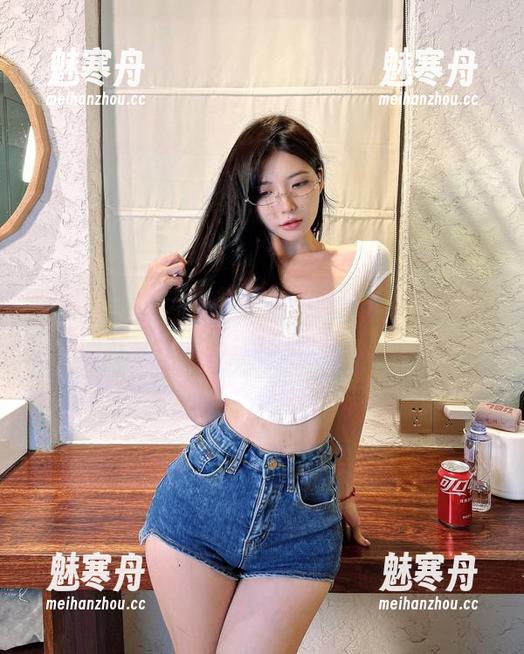 陈妮妮UNI 微密圈 - 像光一样闪亮的陈妮妮UNI自拍,原图分享!更新:这次真的是毫无PS!