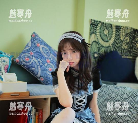雯妹不讲道理 雯妹不讲道理图集更新!低胸果足让你忍不住想赞叹:“这果子长得真不错!”