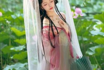 雯妹不讲道理的短裙在无圣光映衬下，竟然如此引人遐想！