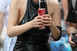 魔镜街拍 - OL穿搭指南？不，是黑丝诱惑！婷婷的工作日常套图合集，透视了我少女心！